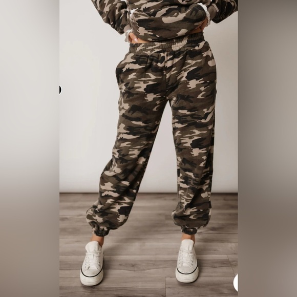 AMPERSAND AVE Other - Ampersand Ave Camo Joggers